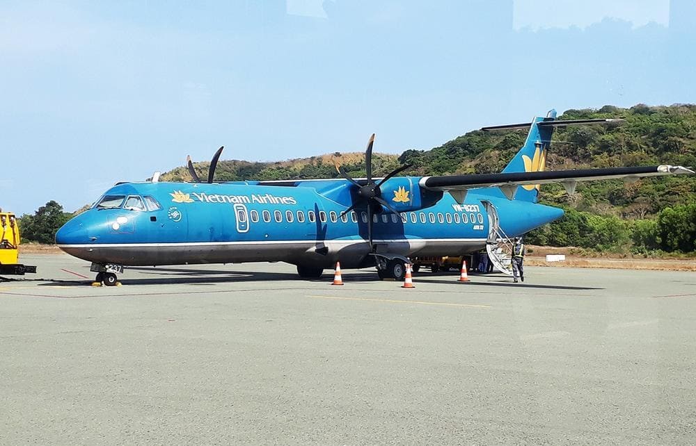 Vietnam Airlines hiện đang khai th&aacute;c c&aacute;c tuyến bay thẳng tới C&ocirc;n Đảo với tần suất l&ecirc;n đến 17 chuyến/ng&agrave;y